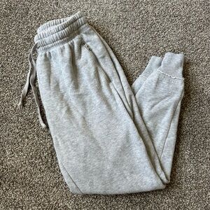 Aerie light gray jogger sweatpants with zipper pockets | size XS